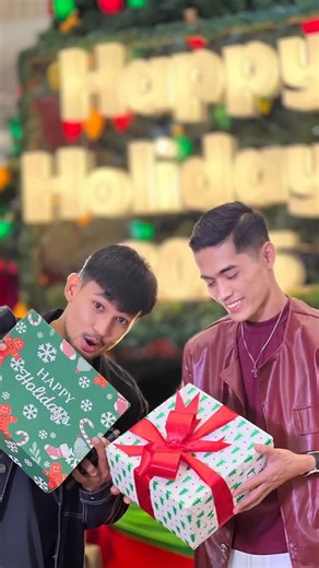 The South Crasher on Instagram: "Giving you a glimpse of the Magical Grand Finale of Ribbons and Rhythm at SM City Tanza, marking the final show of its 2025 run. Your Sawties dropped by to witness the grand performance featuring 35 talented performers, from Gen Z dancers and singing bakers to royal characters and festive mascots. The stage came alive with Gingy and Snap, Marsha and Mello, baby elves, reindeer pets Crissy and Fluff, the Royal Marching Bears, and the iconic Mr. and Mrs. Santa. The