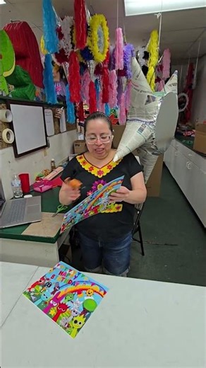 How to decorate a piñata with a photo