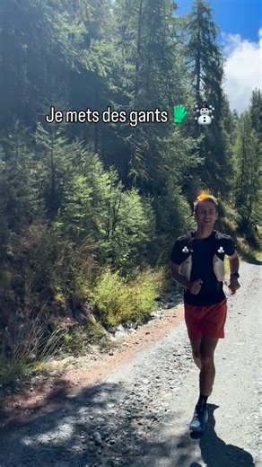Simon Baylart on Instagram: "La tenue d’hiver 🧤☃️ Tu es de quelle team : cuisses rouges ou protégées comme si t’étais en Alaska ? ❄️ #run #running #mains #froid #neige #hiver #runner #runners #trail #trailrun #trailrunning #courir #course #courseapied #courseàpied #courirpourleplaisir #marathon #strava #stravarun #paris #courseeyelashextension #reels #runningcomunity"