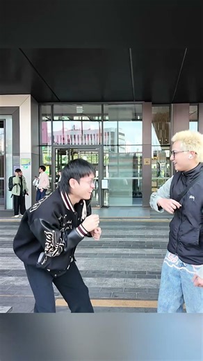 Khổ thân tấm chiếu mới Hoangf =))))))) Sở hở là thành content=))))