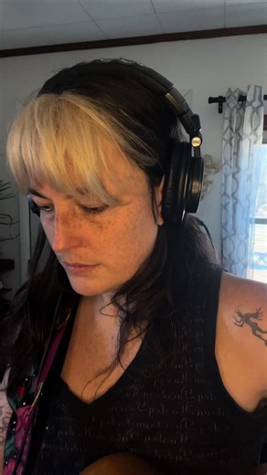 first i get set up then i have to find my way out ☕️ 💖🎸🤘 LOVE plugging the acoustic into the pedal board. it’s giving #monday #recording #guitar