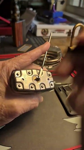 Zipping the M15 #lockpicking #locksport