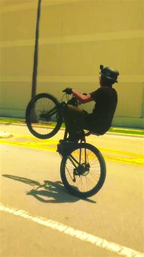 So Obsessed #miami #sebikes #mtb #bikelife #thronecycles #bmx #wheelies #cycling #ebike