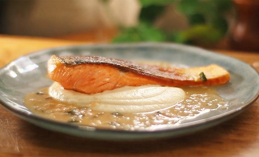 Pan seared crispy salmon with garlic cauliflower puree