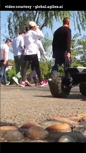 This Mini Robot Navigates Obstacles Like a Genius!