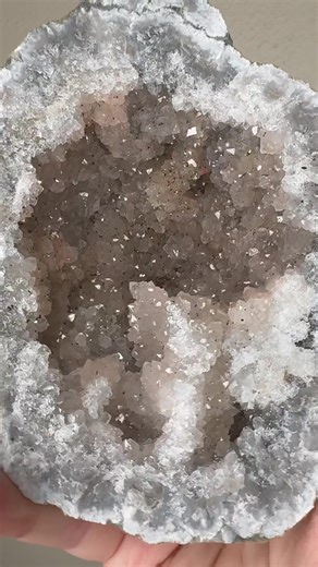 Discovering Hematite on Quartz Geodes: A Guide