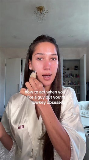 How to Act When You’re Obsessed with a Guy (Dating Advice)