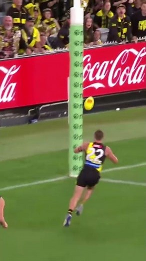 Sam Lalor kicks his first AFL goal 🙌 #AFL #Footy #Samlalor #richmond