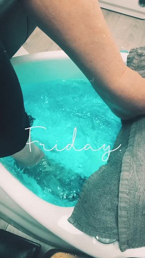 Beautiful Autumn Nail Designs for a Spa Pedicure