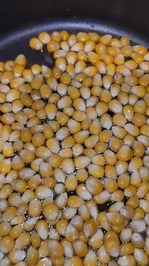 What makes Popcorn Pop? - Slow Motion Popping