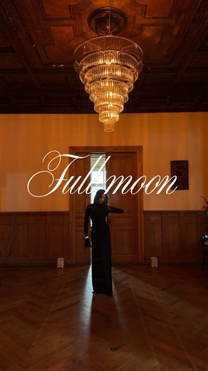 Marta | Saxophonist & Model on Instagram: "Friday energy 🐈‍⬛"