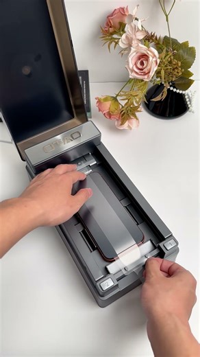 The automatic screen protector machine, hassle-free and labor-saving#otao #iPhone17promax #matte