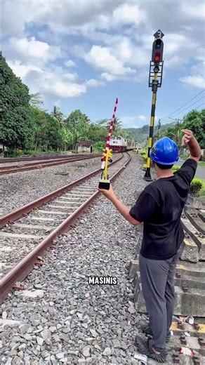 Memainkan Mainan Palang Pintu Panjang Di Depan Masinis Malabar #palangpintukeretaapi