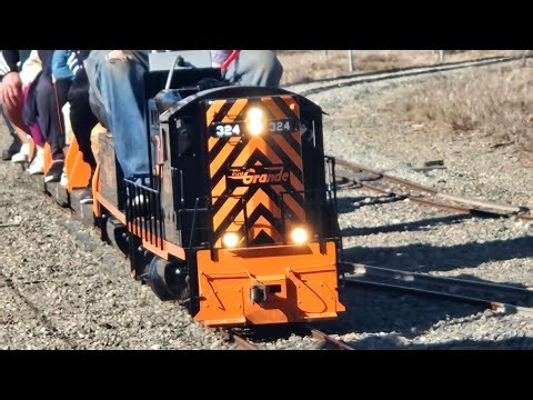 Miniature Trains at the Orange County Model Engineers in Costa Mesa, CA