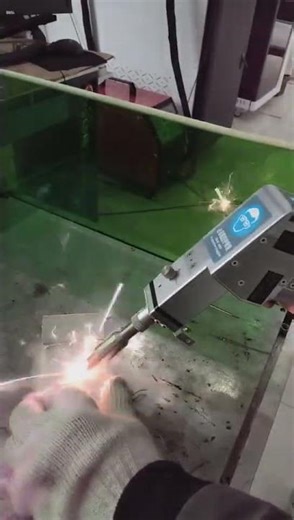 Handheld welding machine