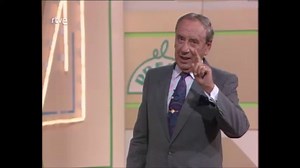 ¡A jugar! Con Joaquín Prat y Primitivo Rojas. Nos vamos a septiembre de 1990. Tienes que adivinar 'el precio justo' de los escaparates.... ¡en pesetas! --> https://www.rtve.es/v/16267647/ | Archivo RTVE