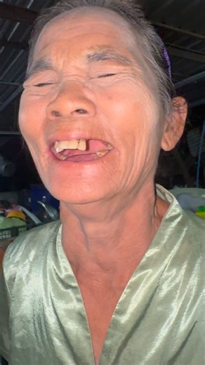 2.1K views · 82 reactions | มาหาเอื้อยแน่ค้าบบักหล่าา藍藍 | Tong Barcote | Facebook