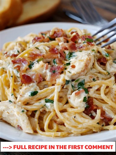 11K views · 71 reactions | Cream  Cheese Bacon Chicken Pasta 1 package spaghetti 5 slices thick cut bacon 1 pound boneless chicken 4 cloves garlic (minced) 1 1/2 cups chicken broth 1 cup milk ..... Full Recipe in Coʍmеոτ   | The Storybook Of Dreams & Beauty | Facebook