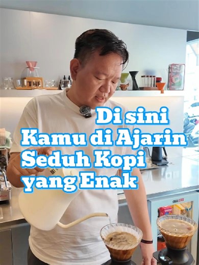 Coffee Shop yang Mengajarkan kamu cara seduh kopu di rumah. kalau kamu mau seduh kopi yang enak di rumah, silahkan mampir ke@morningperson.coffee karena niat roastery ini adalah creating home brewer champions. Tempatnya sangat cocok buat ngopi dan kalau ke sana, Costa Rica geisha is a must try. 📍Morning Person Roastery Ruko Maggiore Grande, Jalan blok C/11, Cihuni, Kec. Pagedangan, Kabupaten Tangerang, Banten 15331