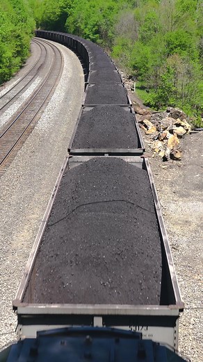 140K views · 3.3K reactions | Helper engines shove a heavy coal train up a mountain at Cassandra, PA, USA  Spring days like this are right around the corner 李 | Trainiac Productions | Facebook