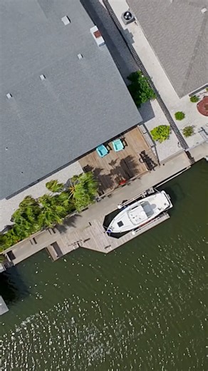 Stand out in a scroll full of listings. Make yours impossible to ignore.  #RealEstatePhotos #RealtorBranding #PropertyMarketing #RealtorLife #ListingPhotos #RealEstateMarketing | Roman Suarez Photography | Facebook