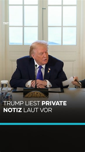 TRT Deutsch on Instagram: "US-Präsident Donald Trump hat bei einer Pressekonferenz am Freitag im Weißen Haus versehentlich eine private Notiz vorgelesen. Trump sagte vor den Anwesenden „Marco (Rubio) hat mir gerade einen Zettel gegeben“ und trug dann den Inhalt laut vor: „Gehen Sie zurück zu Chevron. Sie wollen etwas besprechen.“ Außenminister Marco Rubio reagierte sichtbar verlegen, während Vizepräsident JD Vance schmunzelte. Rubio hatte ihm den handgeschriebenen Zettel während eines Treffens m