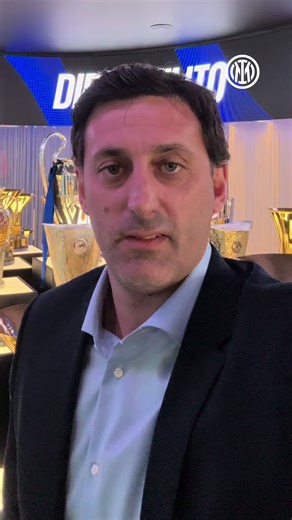 Diego Milito Saluta i Tifosi dell'Inter
