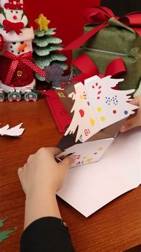 A Christmas tree pop-up card for someone you love 🎄