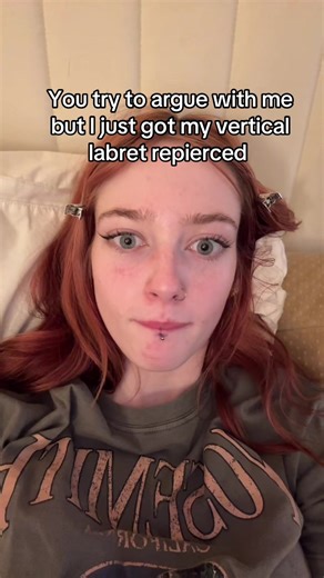 I swear I can’t stop playing with it😭 #labret #piercing #verticallabret