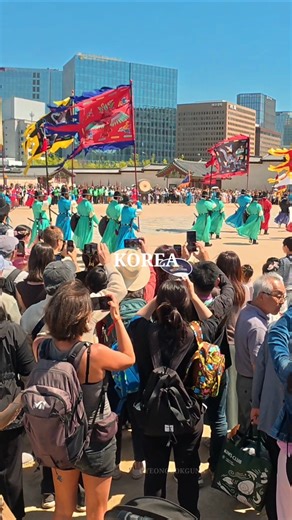서울로 몰려드는 외국인 인파 경복궁 수문장 교대식 Walking Tour of Gyeongbokgung in Seoul, K-Pop Demon Hunters Korea