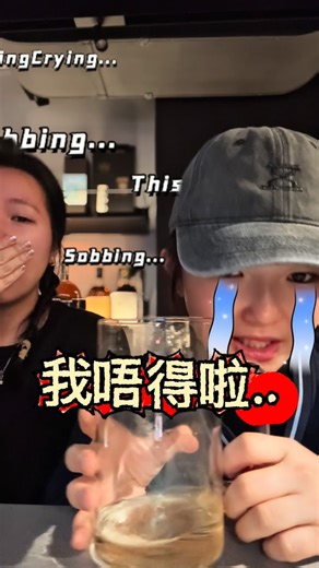 KosaLaw™ 羅詠怡 | Sa姨🍸 on Instagram: "📥簡單留言我會send呢間酒吧資料+新menu比你✨ 1L Highball唔係周圍都有，有時唔想諗我都真係會直接嗌個1L飲哈哈～不過唔洗咁客氣幫我refill啦唔該 🙈🙈 新嘅seasonal cocktail menu係以香港景點做靈感! 呢間係一間主打廣東style嘅Cocktail bar～我已經數唔到我去過幾多次，但係講到平時想一個人舒舒服服飲杯嘢嘅話，Dio的確係一個好好嘅選擇! 有時晏晝拎埋電腦坐下，飲啡又得飲酒又得，好！舒！服！ 📍@dio.cafebar (中上環) 想睇多啲餐廳/Bar Hopping推介: #試食小日記🗒 #drinkwithsae 或者加入我嘅專區 「Sa姨酒吧推介/酒吧情報💌」得到更即時嘅資訊🔥"