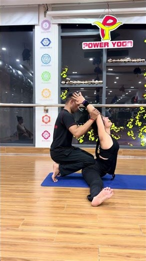 How to do easy samkonasan #sidesplits ￼#yogaforlegstreching #hipopening #shorts #bhunamanasana