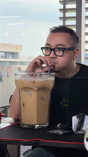 Edho Zell | Influencer | Jangan lupa ngopi, happy sunday. Share ke temen km yg suka ngopi 😂 #digitalagency #ugc #agency | Instagram