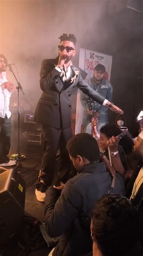 Bolingo eza compliqué live au concert de But Na Filet à Paris (22 secondes) | Foot & Music