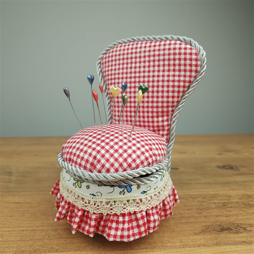 342K views · 2.9K reactions | Hello!♡Useful needle holder in the shape of a seat made from a fish box #diy #howto | Nurgül İle El Sanatları | Facebook