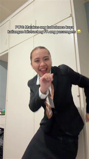 Malakas ang alog ng airplane kailangan nating pakalmahin ang passengers 😂 #alright #fyp #awright #flightattendant #funny