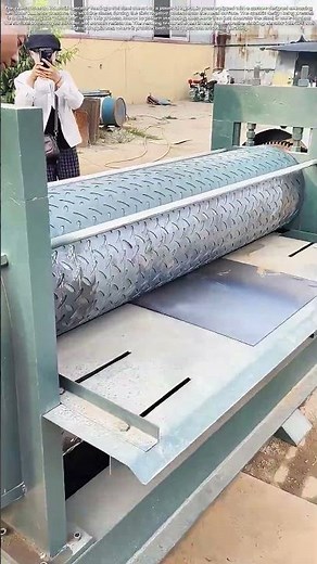 Stamping the Steel: How a Hydraulic Press Imprints a Willow-Leaf Pattern