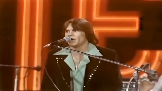 1.1M views · 38K reactions | KC & The Sunshine Band That's The Way, I Like It | Top Hat Crew's "Live Music Archives" | Facebook