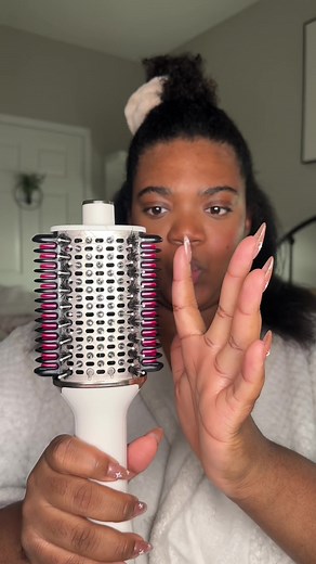 Best Blowout Using a Hair Dryer Brush