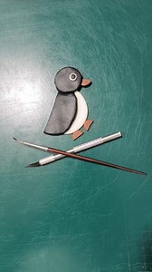 How to make fondant penguin 🐧 topper easy trick way . . . #penguin🐧 #rajucakeartist #fondantcake #topper #figurine #cakedecorating #cakes #artist #jeevanbakery #art | Raju Suwi