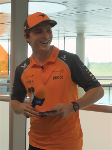 Outtakes from when we swapped roles with @mclaren F1 Team driver @oscarpiastri and he got to ask the questions. 🎬 Things only went… mildly… off track.