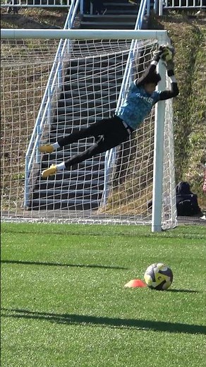 これがプロサッカー選手の跳躍力...!! #川崎フロンターレ #frontale #山口瑠伊