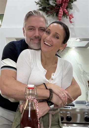 A few simple ingredients, a little patience, and you’ll never go back 🤎 #homemade #recipes #homemadevanilla #vanilla #vanillabean