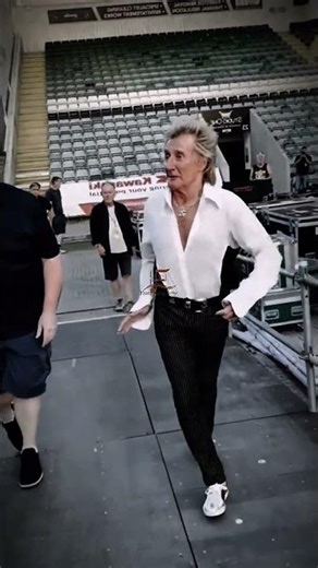 “Rod Stewart Is Still the King of the Stage! 🤘🔥”