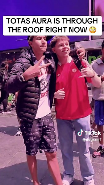 Tota is really famous fans coming up to him non stop 😳😳 #tota #takingapicture #fan #aura #fyp @Tota Mc