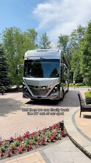 🚌 Pack up our motorhome with us for our first trip since buying an RV lot! Our RV 👉 American Coach #rvlife #motorhome #travelcouple #campervan | Fuel Your Wander