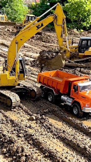 Realistic RC Truck Work – So Satisfying!