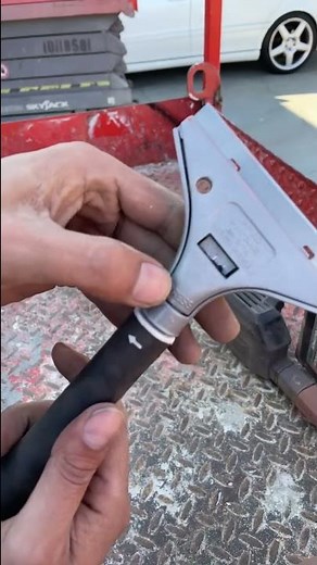 How to replace a blade on a husky scraper