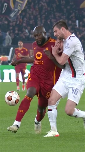 Lukaku’s strength is unmatched 🤯