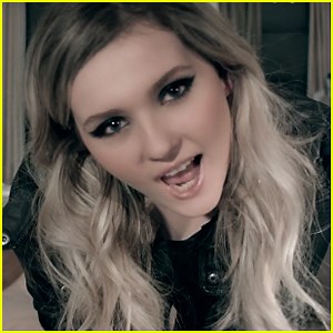 Abigail Breslin Debuts First Music Video for ‘You Suck’ About a Mystery Guy – Watch Now!